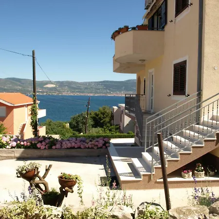 Ljilja Sea View スラティネ