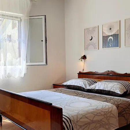 Ljilja Sea View דירה