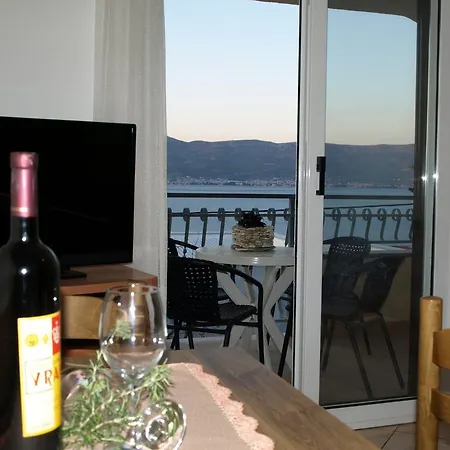 아파트 Ljilja Sea View 슬라티네