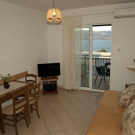 아파트 Ljilja Sea View 슬라티네