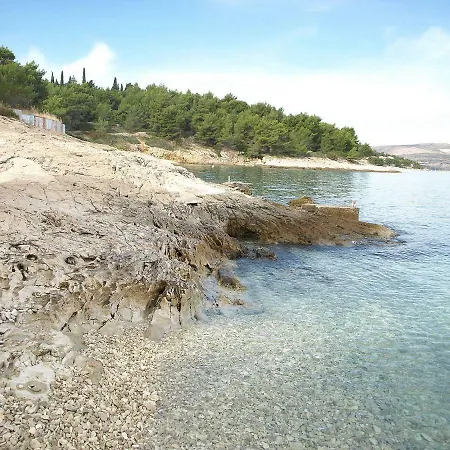 Ljilja Sea View * 슬라티네